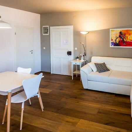 Apartment Festina Lente 罗维尼 外观 照片