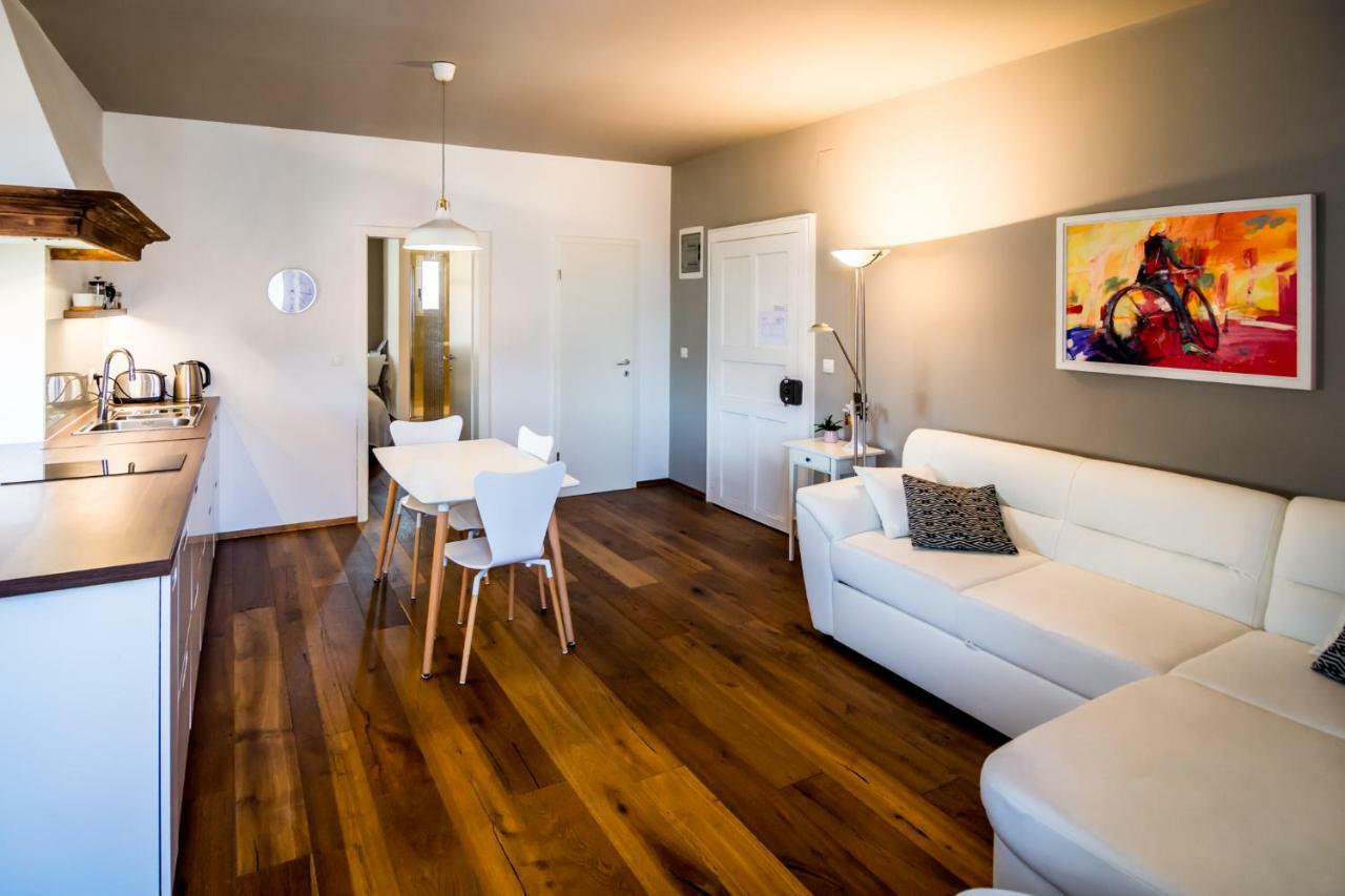 Apartment Festina Lente 罗维尼 外观 照片